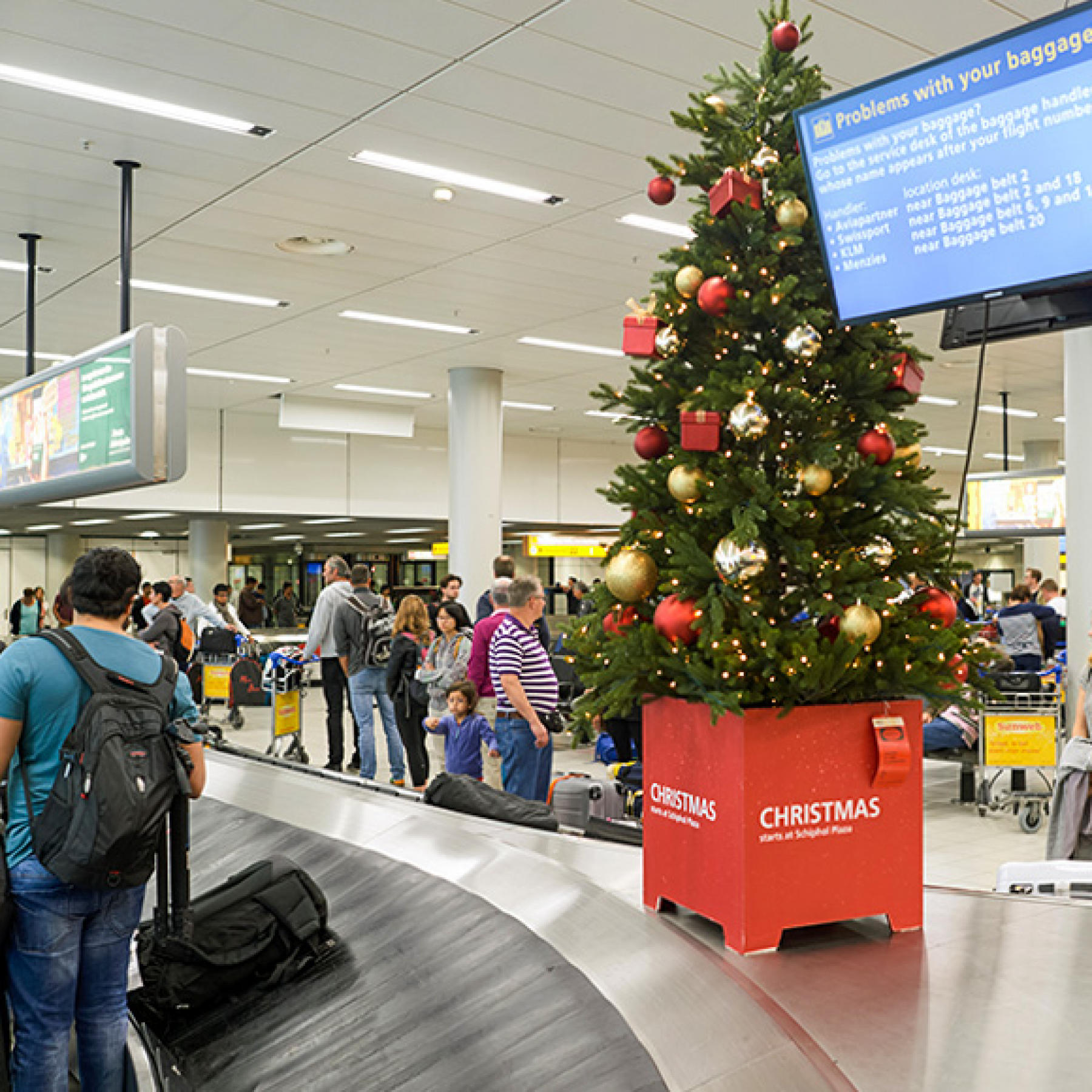 christmas-airport-baggage-claim