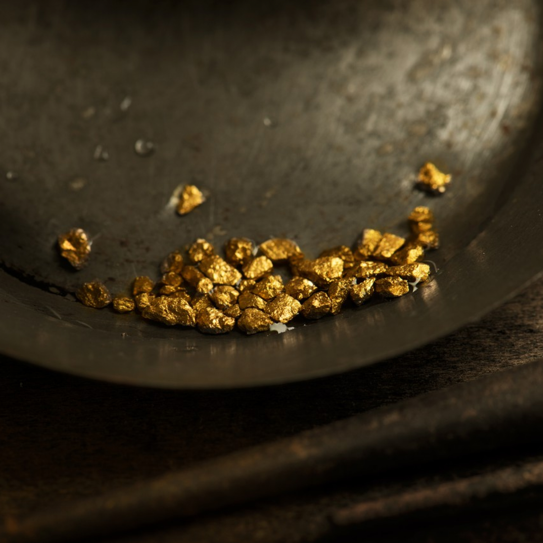 pan-gold-metal-mineral