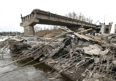 _124075629_bombedbridge