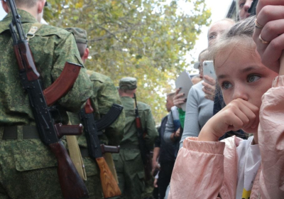 Conscripts say goodbye to their relatives before serving in the Russian army